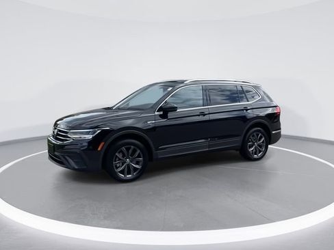 Certified 2022 Volkswagen Tiguan SE image 4