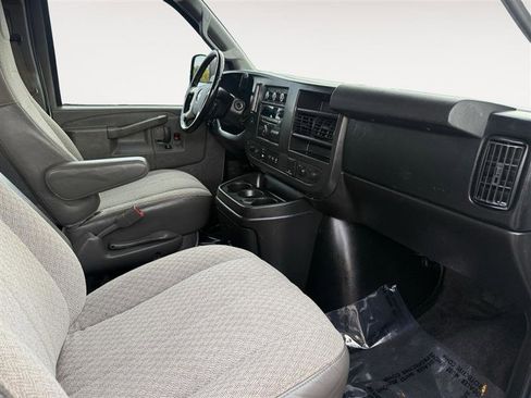 Used 2016 GMC Savana 3500 LT w/ LT Preferred Equipment Group image 14