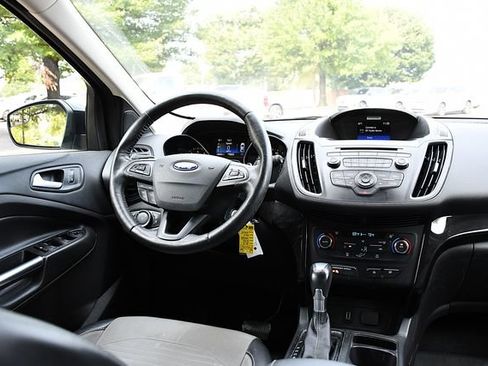 Used 2017 Ford Escape SE w/ SE Sport Appearance Package FWD image 18