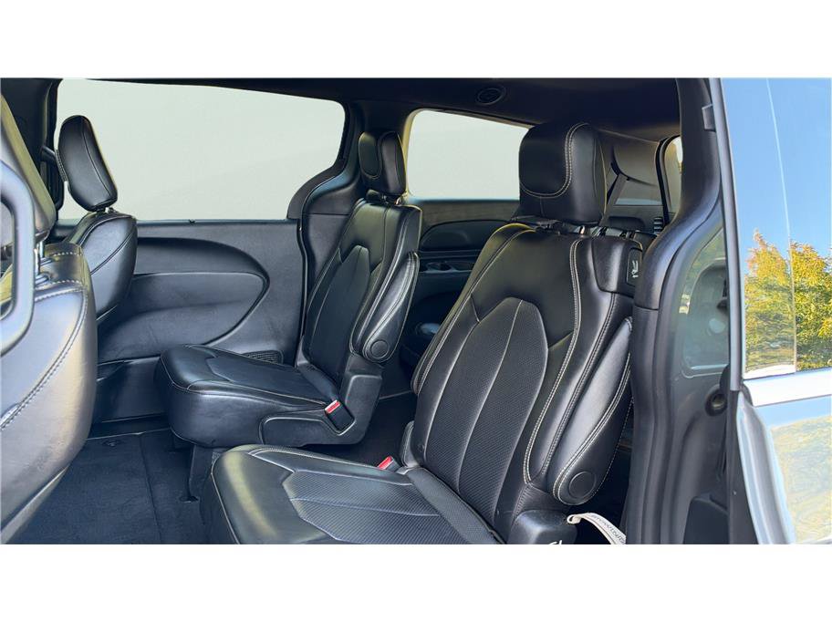 Used 2025 Chrysler Pacifica Select FWD image 18