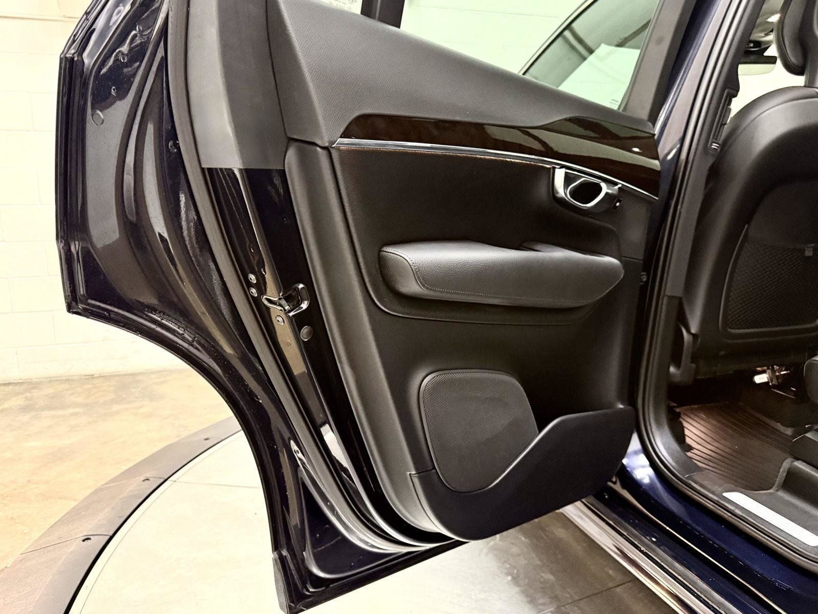 Used 2017 Volvo XC90 T5 Momentum w/ Vision Package FWD image 20