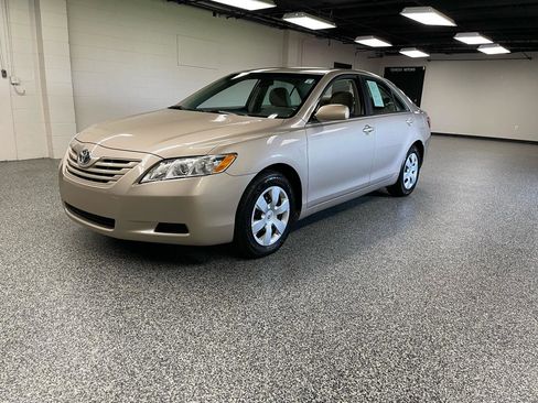 Used 2009 Toyota Camry LE FWD image 8