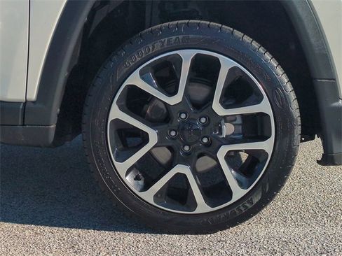 Used 2018 Jeep Compass Limited w/ Navigation Group image 11