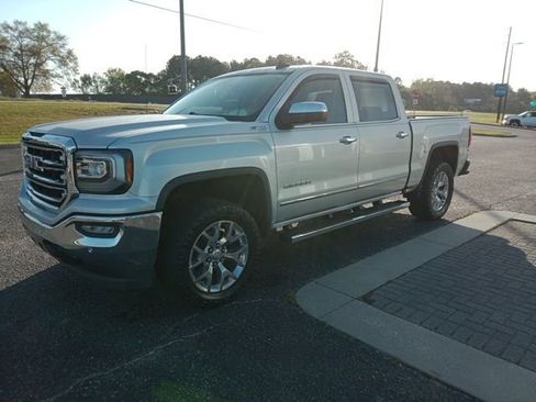 Used 2018 GMC Sierra 1500 SLT image 2