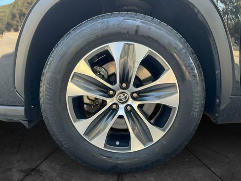 Used 2023 Toyota Highlander XLE image 15