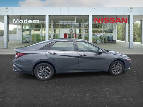 Used 2024 Hyundai Elantra SEL FWD image 6