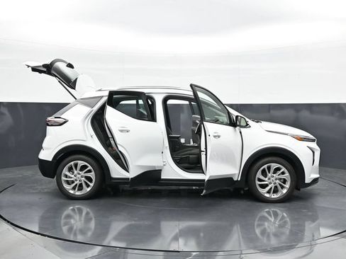 Used 2023 Chevrolet Bolt EUV LT w/ Driver Confidence Package FWD image 44