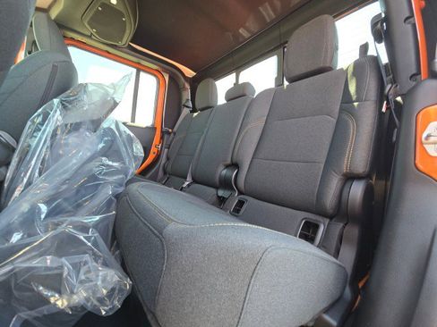 New 2025 Jeep Gladiator Sport image 18