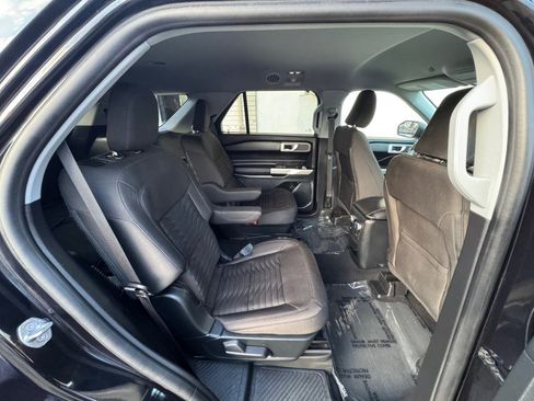 Used 2021 Ford Explorer XLT image 12