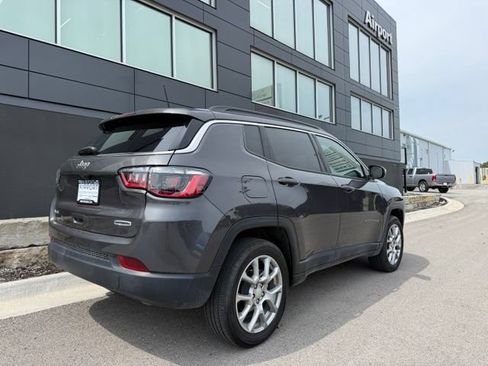 Used 2024 Jeep Compass Latitude AWD/4WD image 3