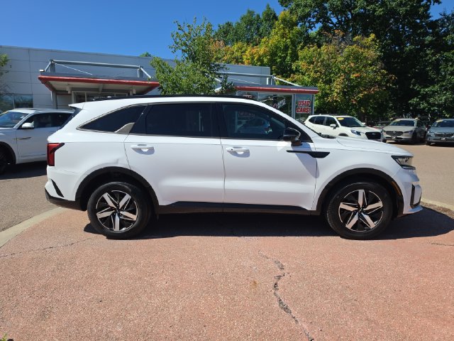 Used 2022 Kia Sorento S FWD image 6