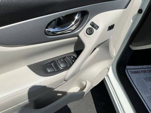 Used 2020 Nissan Rogue Sport SL w/ Premium Package FWD image 16