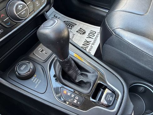 Used 2019 Jeep Cherokee Limited AWD/4WD image 37