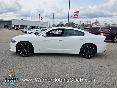 Used 2021 Dodge Charger SXT image 4