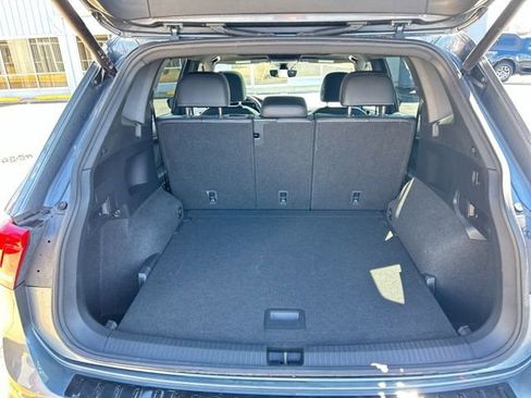 Used 2022 Volkswagen Tiguan SE R-Line image 11