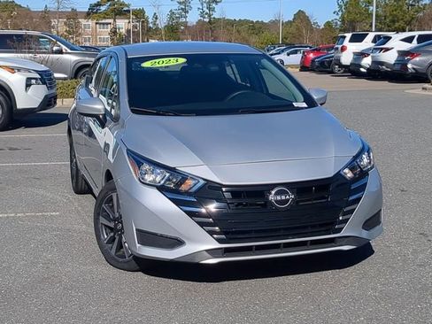 Used 2023 Nissan Versa SV image 2