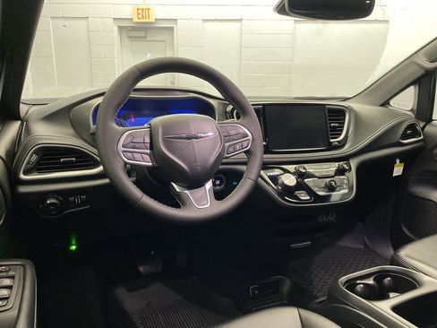 New 2025 Chrysler Pacifica Select w/ Fav Edition Package image 7