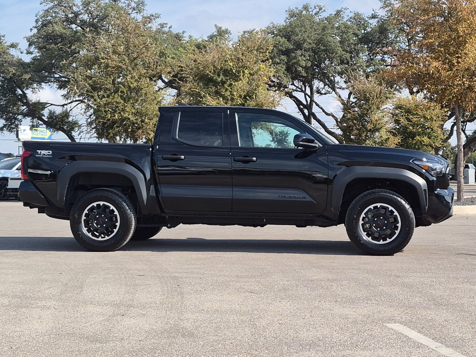Certified 2025 Toyota Tacoma TRD Off-Road AWD/4WD image 6