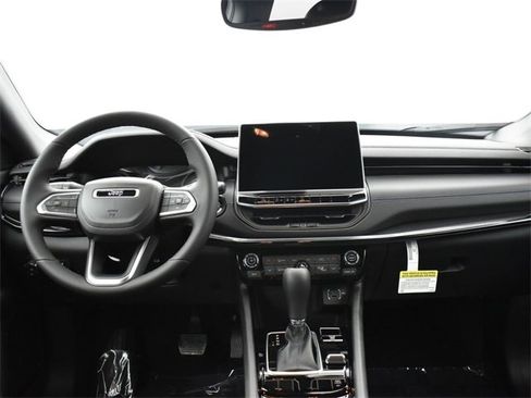 New 2026 Jeep Compass Latitude image 9