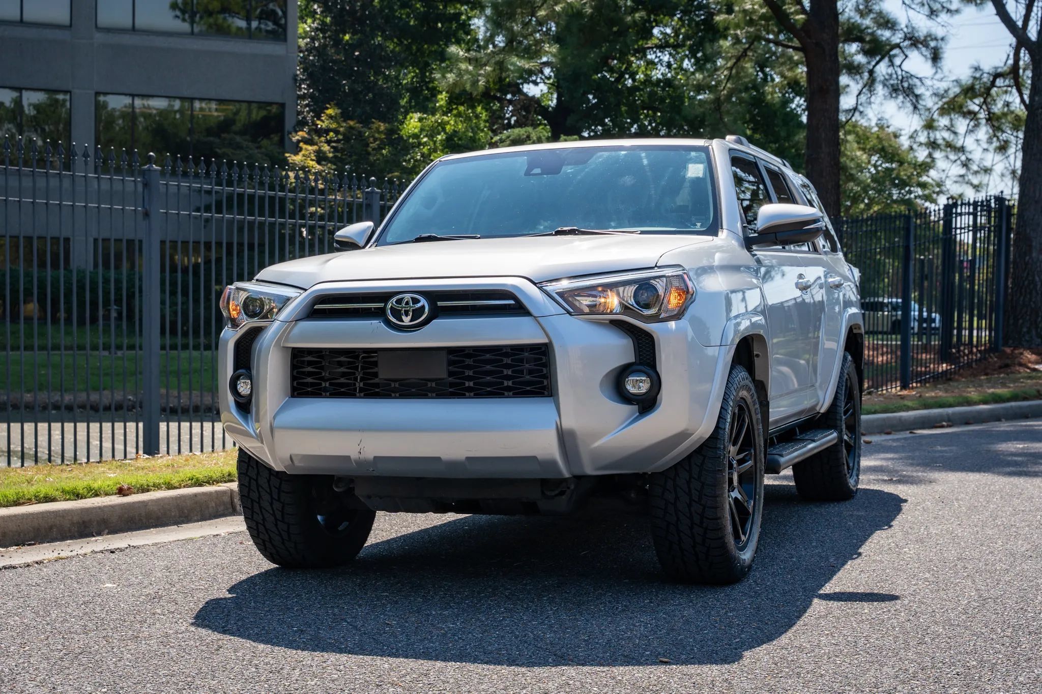 Used 2022 Toyota 4Runner SR5 Premium w/ Moonroof Package AWD/4WD image 2