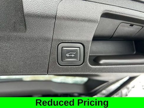 Used 2023 GMC Acadia SLT image 38