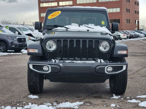 Used 2023 Jeep Gladiator Sport AWD/4WD image 3