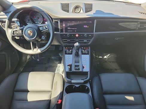 Certified 2025 Porsche Macan AWD/4WD image 20