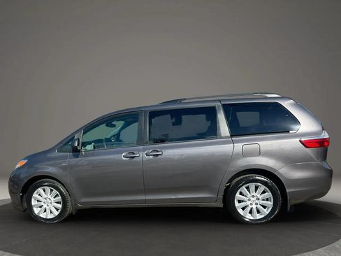 Used 2017 Toyota Sienna LE AWD/4WD image 8