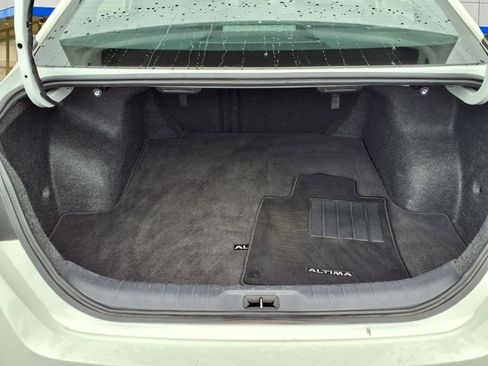 Used 2025 Nissan Altima 2.5 SV FWD image 24