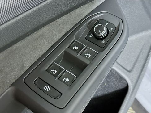 New 2026 Volkswagen GTI SE image 18