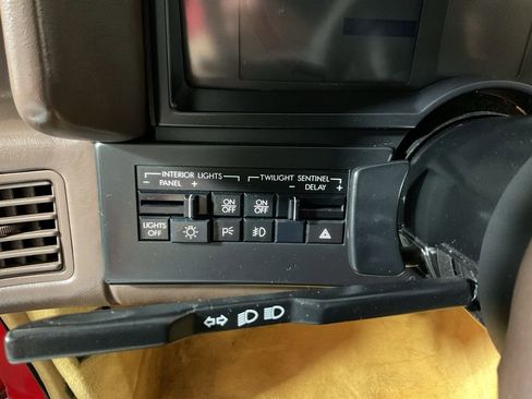 Used 1988 Cadillac Allante image 23