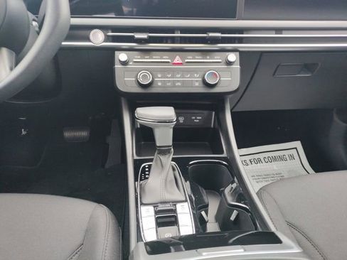 Certified 2025 Hyundai Tucson SE image 11