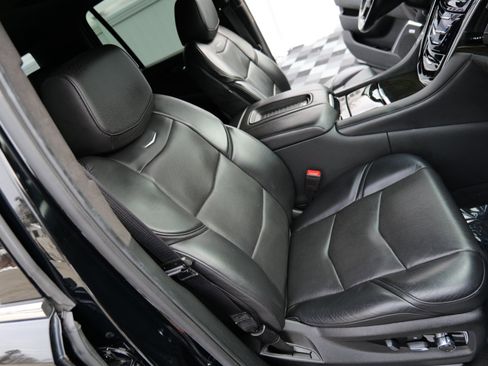 Used 2020 Cadillac Escalade Platinum image 37