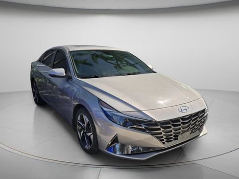 Used 2023 Hyundai Elantra Limited FWD image 4