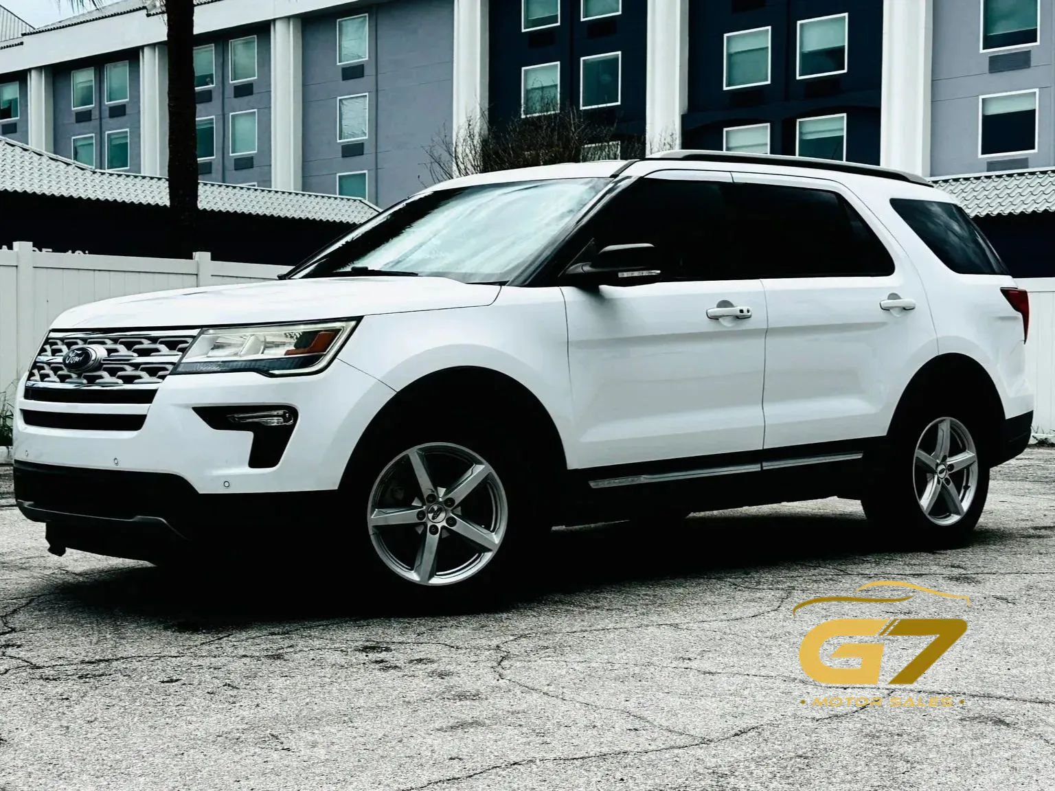 Used 2019 Ford Explorer XLT w/ Equipment Group 201A FWD image 1