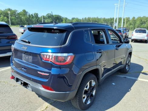 Used 2017 Jeep Compass Trailhawk w/ Leather Interior Group AWD/4WD image 3