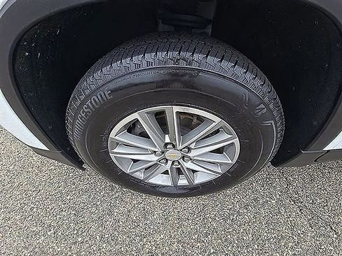 Used 2023 Chevrolet Traverse LT image 52