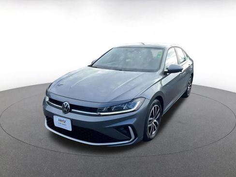 Used 2025 Volkswagen Jetta SE image 8