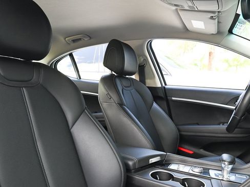 Used 2025 Genesis G70 2.5T image 12