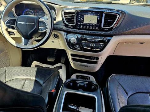 Used 2019 Chrysler Pacifica Limited FWD image 45