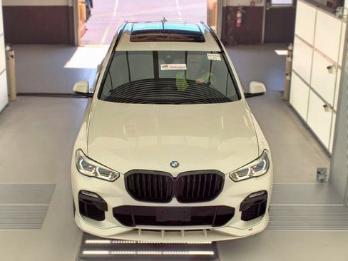 Used 2020 BMW X5 M50i w/ Executive Package AWD/4WD image 3