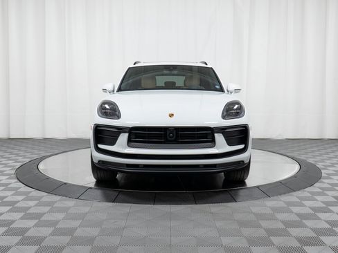 Certified 2022 Porsche Macan AWD/4WD image 10