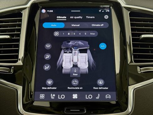 Certified 2025 Volvo XC90 B6 Plus image 16