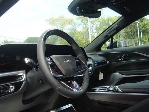 New 2026 Cadillac Lyriq V image 9