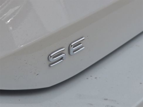 New 2026 Volkswagen Tiguan SE image 8