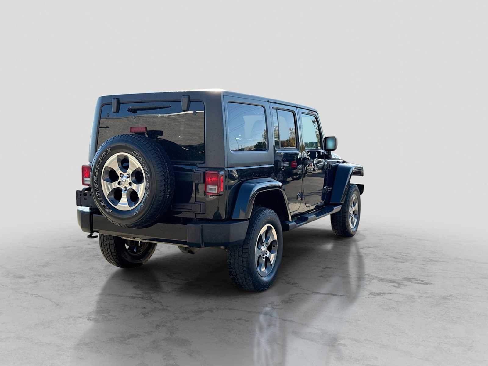 Used 2018 Jeep Wrangler Unlimited Sahara w/ Connectivity Group AWD/4WD image 6