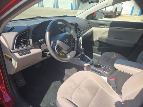 Used 2018 Hyundai Elantra SE w/ SE Connectivity Package 04 FWD image 11