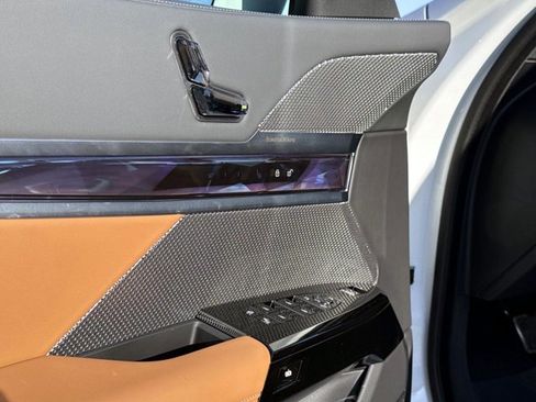 Used 2023 BMW 740i image 18