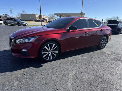 Used 2020 Nissan Altima 2.5 SR w/ Premium Package image 2