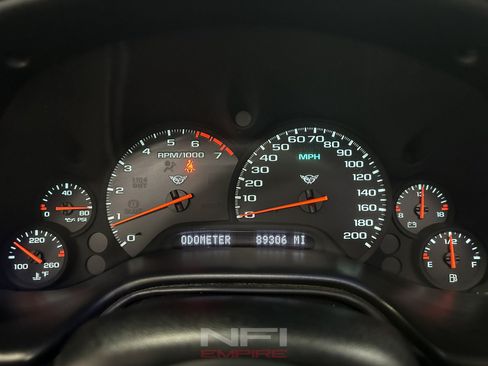 Used 2000 Chevrolet Corvette Coupe w/ Memory Pkg RWD image 36